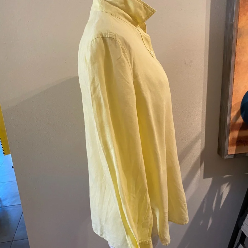 Pale Yellow Saks Real Clothes Button Down Blouse. Size 6 - Picture 2 of 6